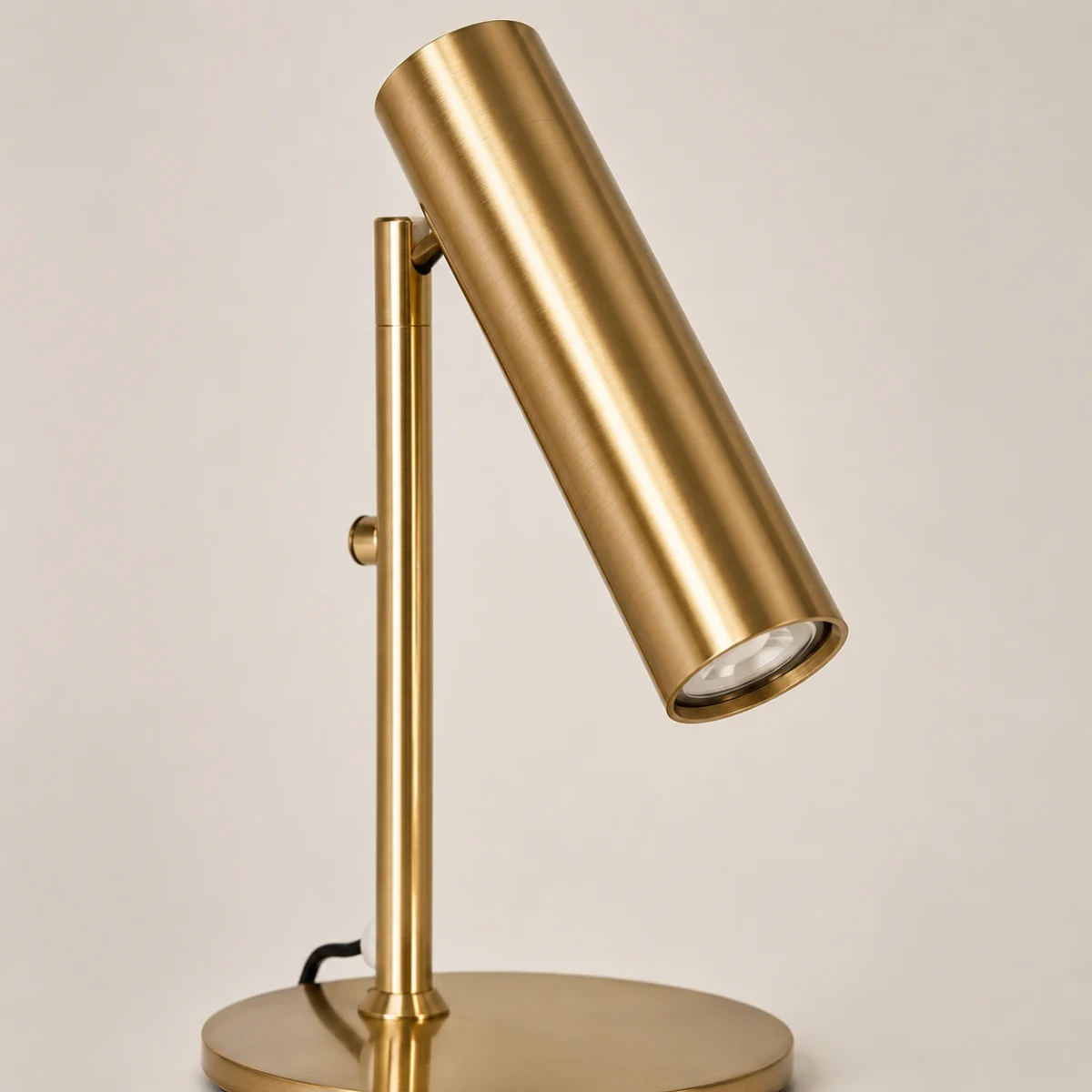 bordlampe-messing-04 bordlampe-messing-04
